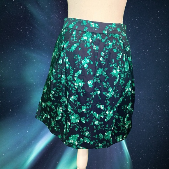 J. Crew Factory Navy Blue & Green Floral Pleated A-Line Skirt Size 0 - Picture 1 of 9